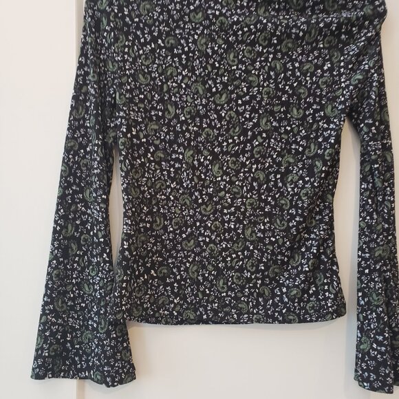 Bundle of two women's size small floral tops, blue off the shoulder & bl… - Picture 8 of 11